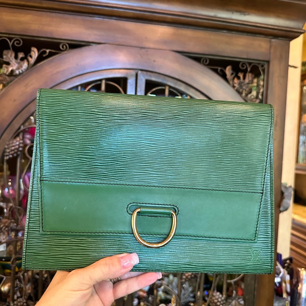 Beautiful Louis Vuitton Lena Epi Clutch